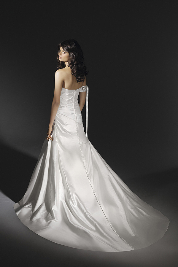 Court Train Satin Ivory Wedding Gown - Click Image to Close